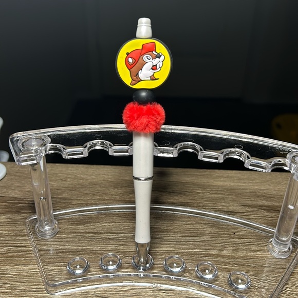 White/Red Fur Buccees 1 Of 1 - Picture 1 of 2